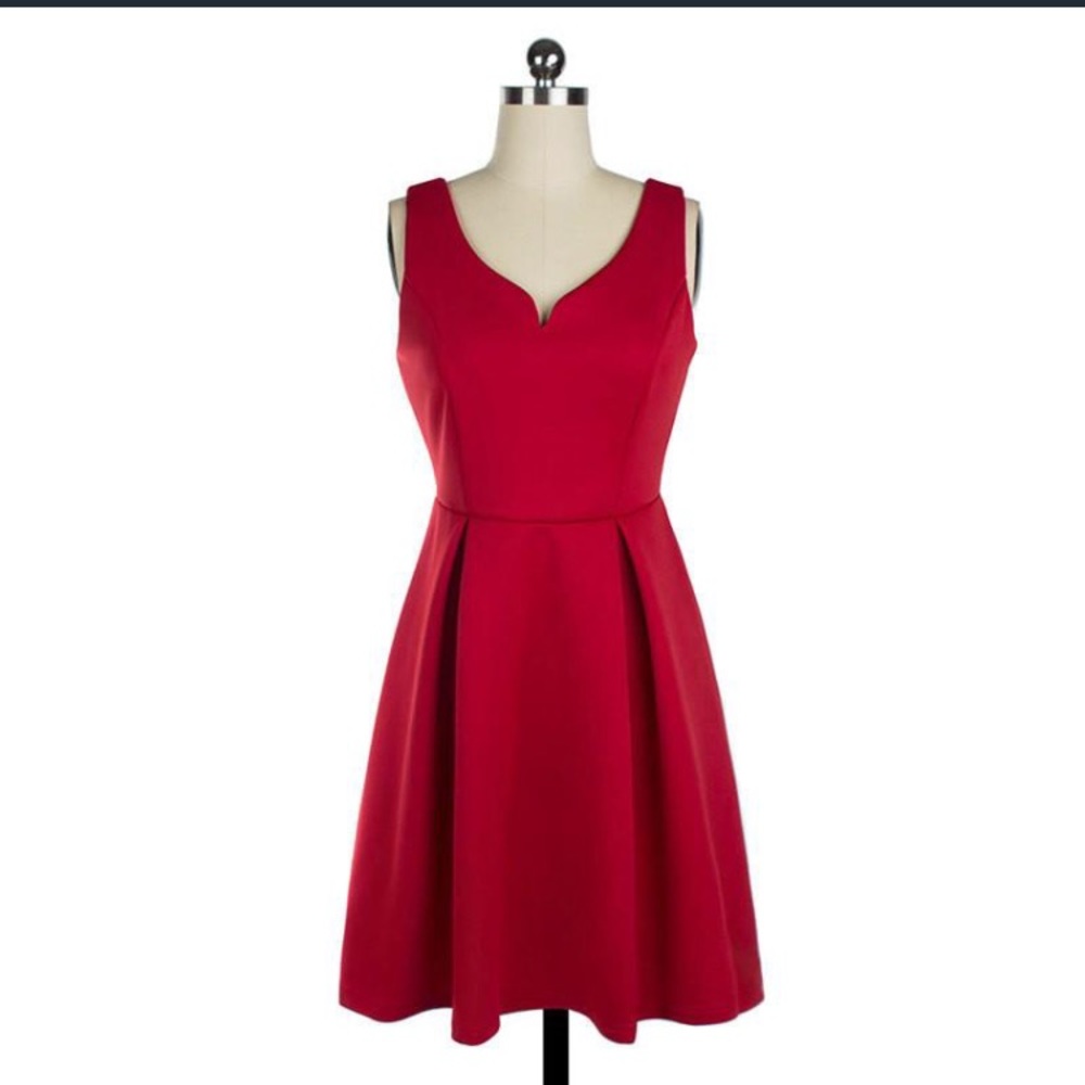 Red dress - Picture 2 of 5